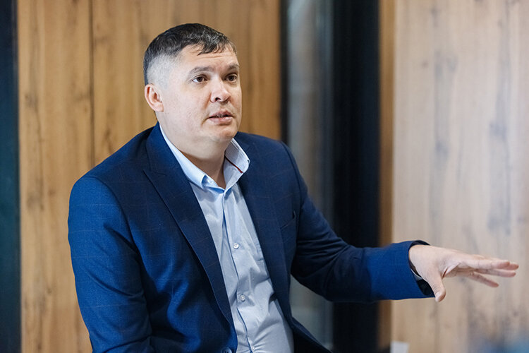    Рамиль Губаев: «Мысль о строительстве гостевого дома собственными силами давно сидела в голове. Пауза в подрядной работе позволила мне начать эту идею реализовывать»