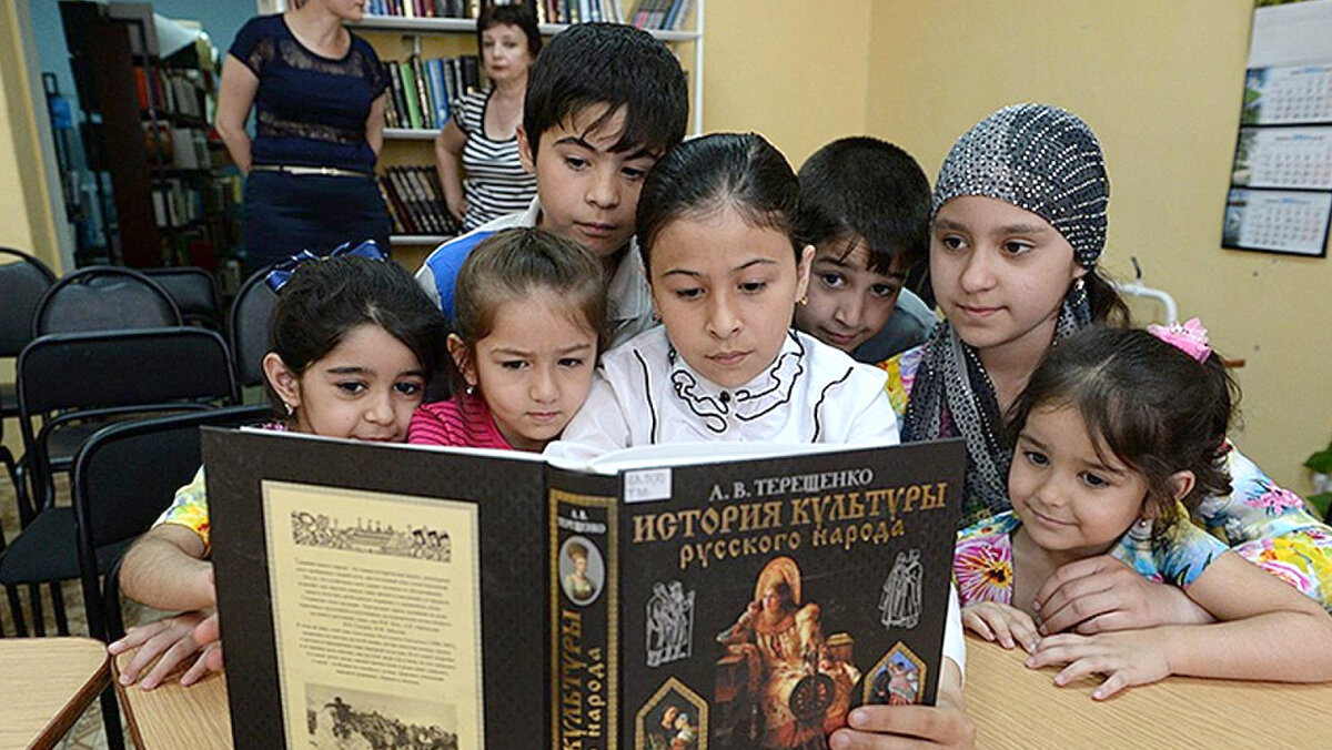 Дети читают историю культуры русского народа. Источник: ug.ru