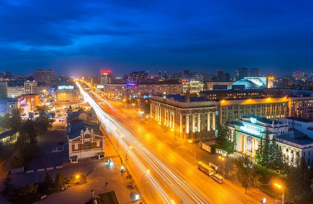 Сколько времени города новосибирск. Красный проспект Новосибирск. Центральные улицы и красный проспект Новосибирска. Красный Новосибирск красный проспект. Главная улица Новосибирска красный проспект.