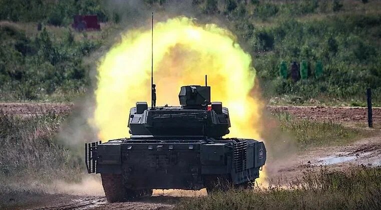Танк Т-14 "Армата" на полевых испытаниях