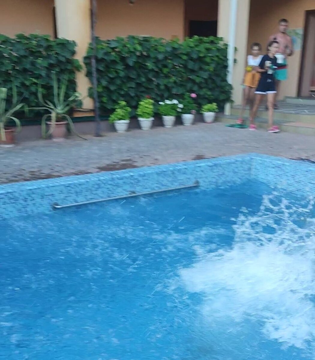 Сезон в самом разгаре, отдыхающие заезжали сегодня семьями