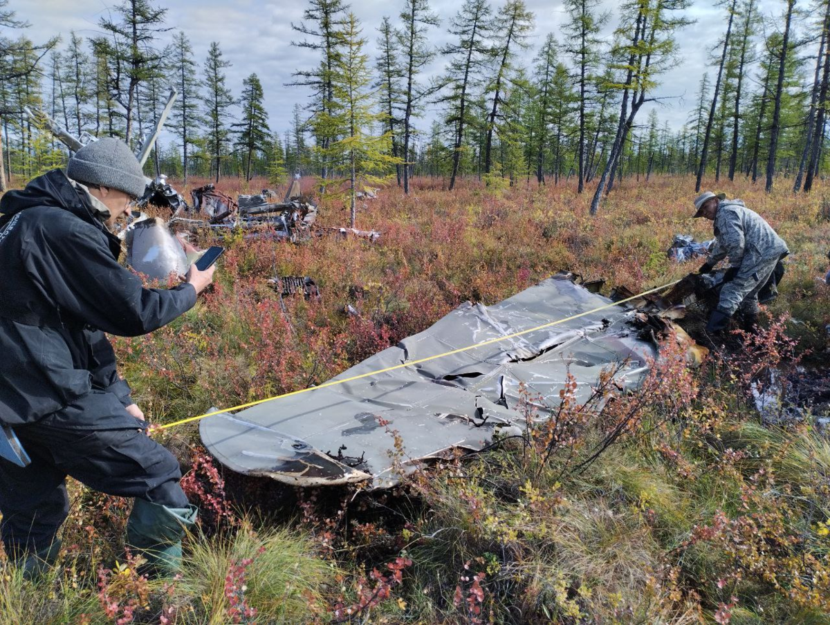 Паша Филин измеряет крыло