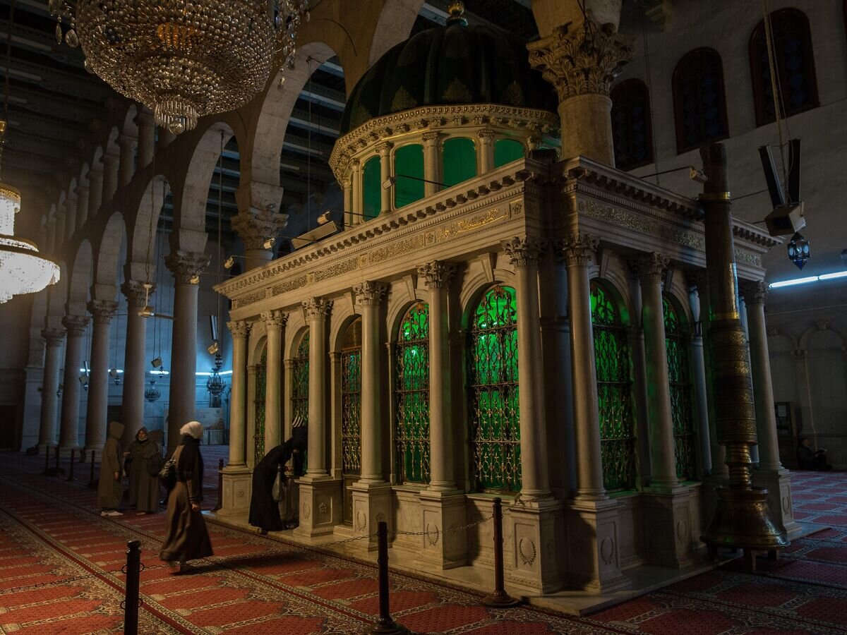    Могила с головой пророка Иоанна Крестителя в мечети Омейядов в Дамаске© РИА Новости / Илья Питалев