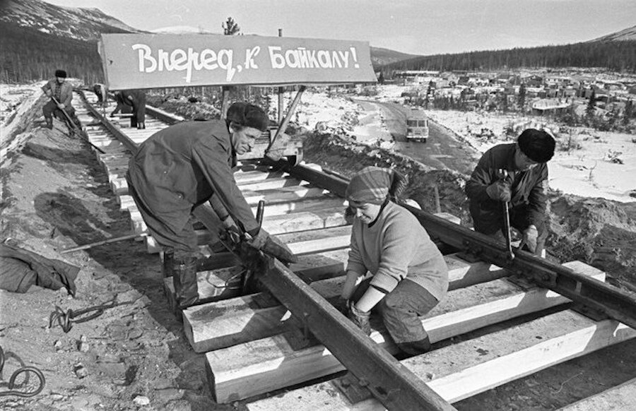 1974 год стройка века. Байкало Амурская магистраль СССР. Байкало-Амурская магистраль годы строительства. Стройка БАМ СССР. Байкало-Амурская магистраль 1974.