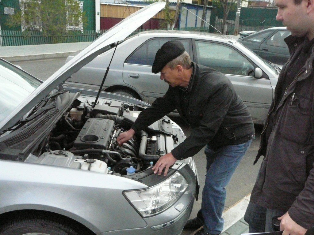 Подержанный автомобиль проверено. Перекупщик автомобилей. Перекуп машин. Осмотр машины перед покупкой. Перекупство авто.