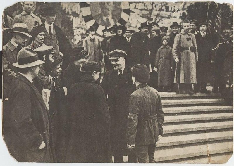 Владимир Ленин на параде. Неизвестный автор, 1919 год, из архива МАММ/МДФ.