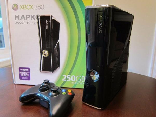 Само собой, приставка Xbox 360 обладала и сильной линейкой эксклюзивных игр. Из интересных боевиков это практически вся линейка Halo (научно-фантастический экшен с видом от первого лица и настоящими «Звездными войнами» в сюжете). Нужны боевики от третьего лица и с открытым миром? Тогда добро пожаловать в мир дилогии Crackdown. Фэнтези на консоли представлено замечательной серией Fable, проектом Blue Dragon и игрой Lost Odyssey; автогонки – игрой Burnout Revenge. Среди эксклюзивов данной платформы такие замечательные игры, как авиасимулятор Ace Combat 6: Fires of Liberation, первая Dead Rising – зомби-апокалипсис с открытым миром, ураганный экшен от третьего лица Bullet Witch, стелс с ниндзя в главной роли Tenchu Z и survival horror Rise of Nighnmares. А еще – первая Saints Row – гангстерский экшен с открытым миром, красивый трехмерный файтинг Dead or Alive 4, несколько частей автосимулятора Forza Motorsport и несколько игр из серии Gears of War – мрачного фантастического боевика, практически все части которого, кроме самой первой, являются эксклюзивами Xbox 360. Плюс – множество поделок для Kinect и игр более мелкого уровня. А в общей сложности мы имеем свыше сотни эксклюзивных игр для Xbox 360, в которые вы можете поиграть исключительно на данной консоли (мы специально не включали в список Alen Wake и BioShock, а также другие игры, которые являлись лишь временными эксклюзивами для данной платформы).