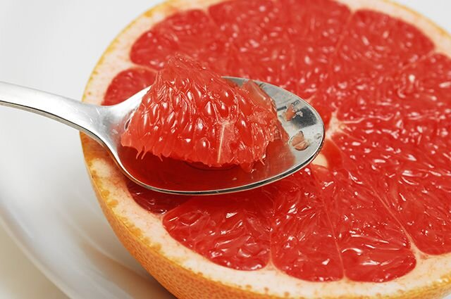     Что такое грейпфрут? Почему это здорово? Грейпфрут - это тропический цитрусовый фрукт, который наполнен множеством вкусов, от сладких до острых и горьких.-2
