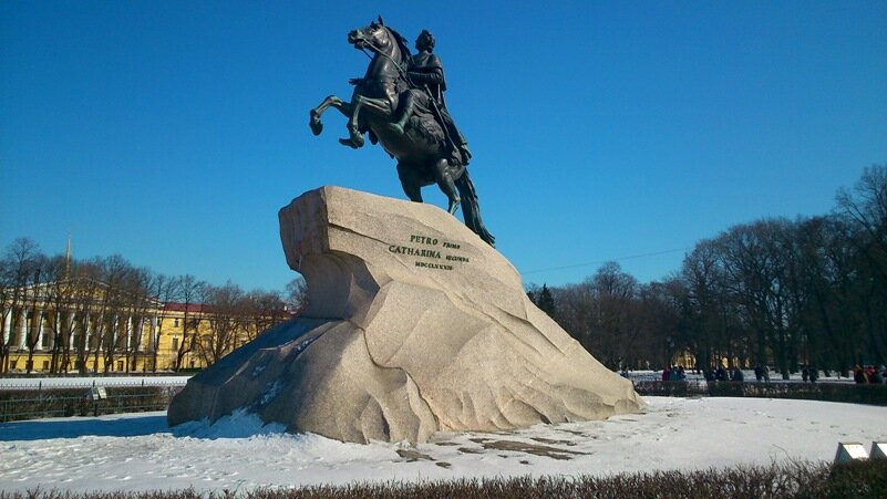 Детище петра. Памятник Петру 1 на Московском вокзале Санкт-Петербурга. Конные памятники России. Конные скульптуры России. Санкт Петербург детище Петра 1.