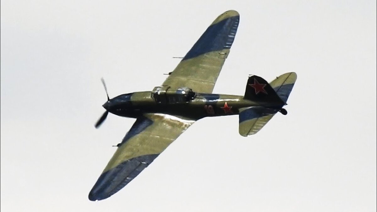 самолёт великой отечественной войны ил-2. ла-5 истребитель. штурмовик ил-2. памятник ил 2 воронеж. ил-2 штурмовик ла-5.