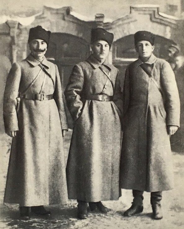 Слева направо: Будённый, Ворошилов, Бубнов.