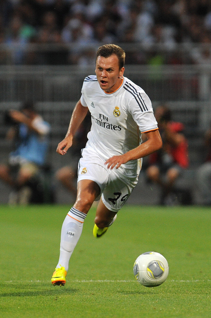 http://www2.pictures.zimbio.com/gi/Olympique+Lyonnais+v+Real+Madrid+Uejo7VIYvoKx.jpg