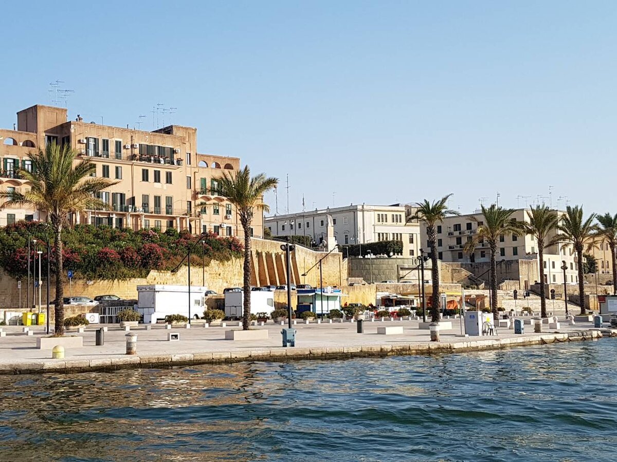 Чудесная набережная города Бриндизи.