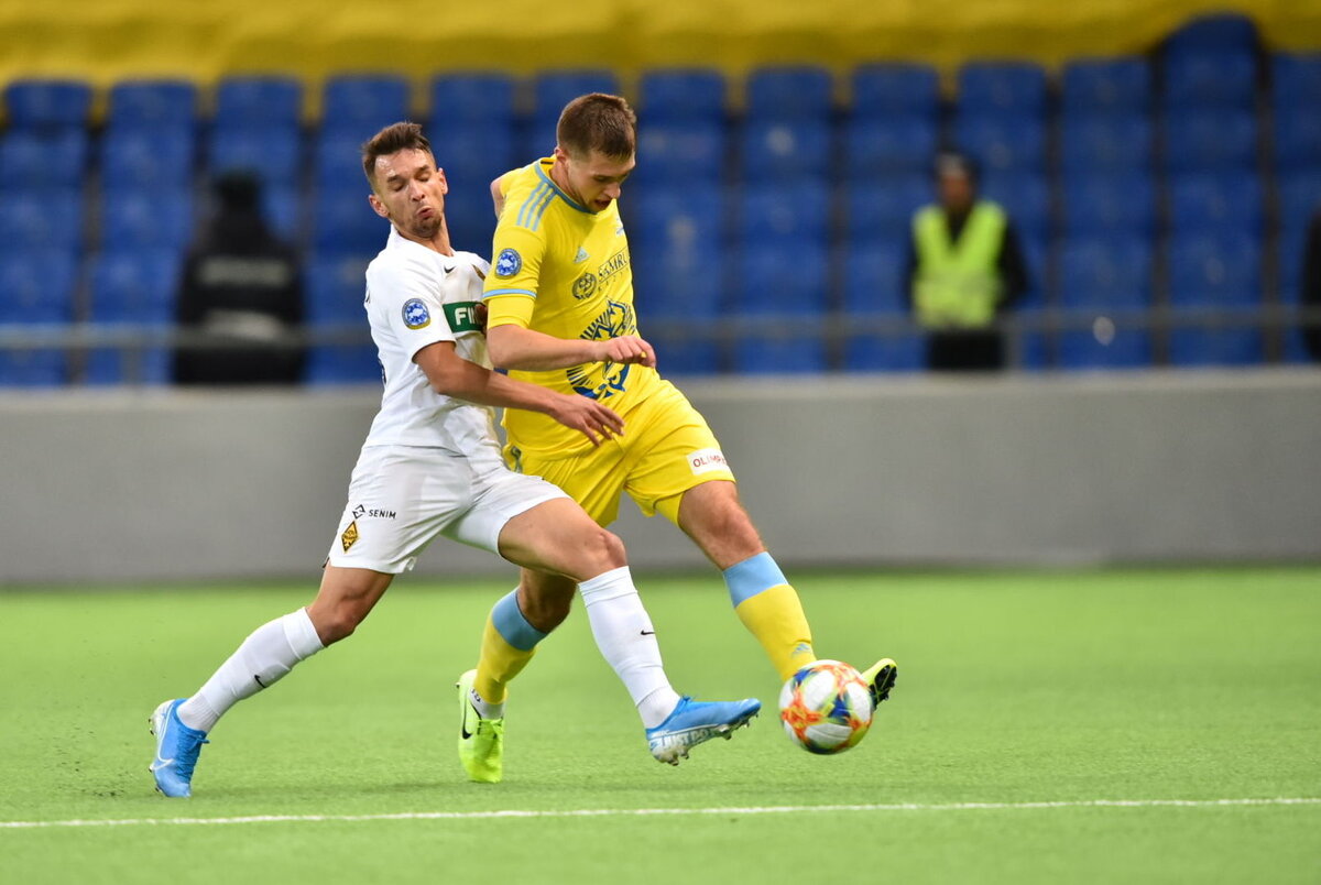 Команды крупнейших мегаполисов страны сошлись в противостоянии на искусственном газоне "Астана Арены" 
В Нур-Султане состоялся центральный матч 30-го тура казахстанской премьер-лиги. На поле стадиона "Астана Арена" сошлись "Астана" и алматинский "Кайрат".

Поединок активней начали гости, создавшие несколько опасных моментов, однако мяч влетел в ворота голкипера "Кайрата" Стаса Покатилова. Лидер "Астаны" Марин Томасов получил передачу на правом фланге и сильным ударом открыл счет в этом противостоянии - 1:0.