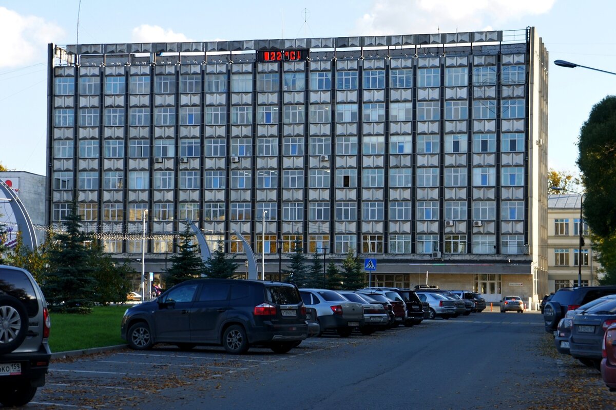 Пермские моторы, центральная проходная