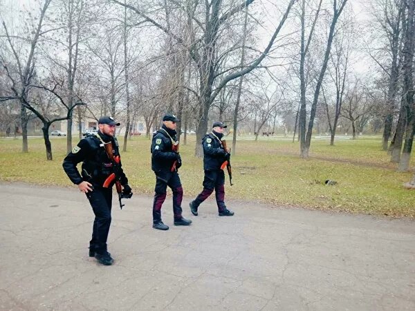 Сотрудники полиции Украины в Золотом-4