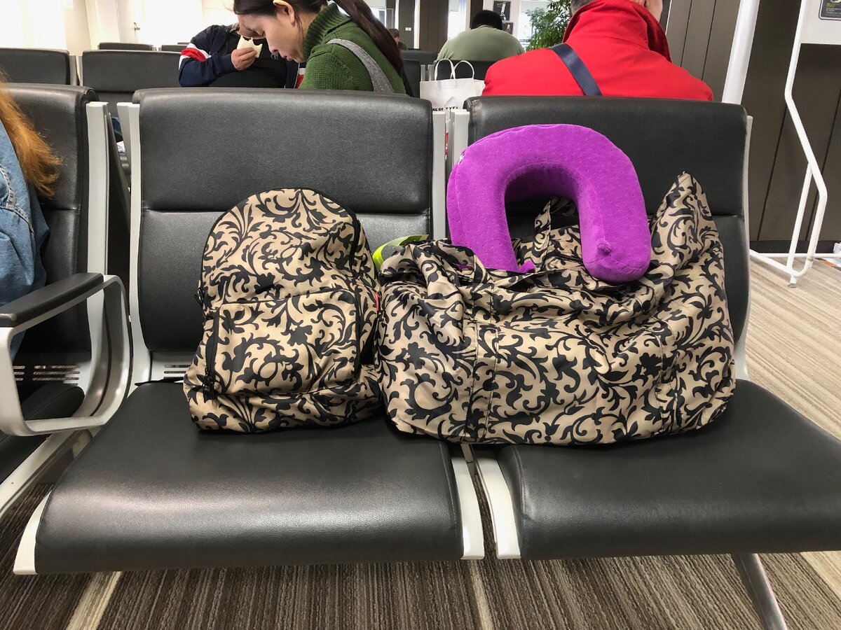 Вот так я путешествую. обе сумки складываются в маленькие кульки) Это Очень удобно!