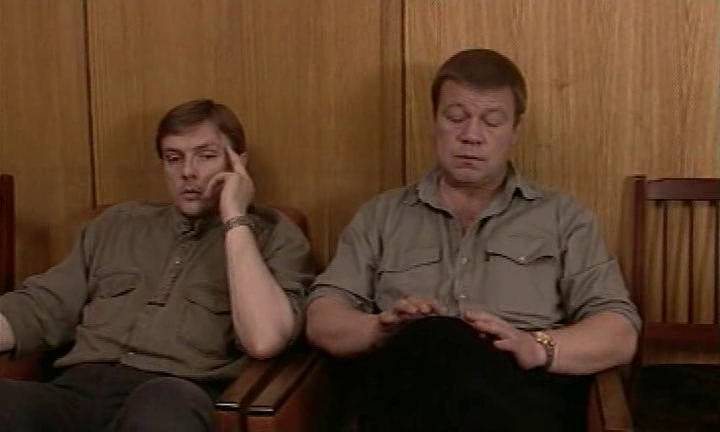 Кадр из сериала "Улицы разбитых фонарей"