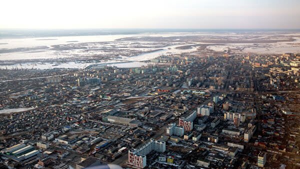 МОСКВА, 19 ноя — РИА Новости. Президент Владимир Путин поручил правительству представить предложения по проекту моста через Лену, сообщил РИА Новости пресс-секретарь главы государства Дмитрий Песков.Накануне газета "Коммерсант" со ссылкой на свои источники сообщила, что Путин поддержал проект строительства автодорожного моста через Лену в районе Якутска, наложив на письмо, в котором глава Якутии Айсен Николаев просит предусмотреть в бюджете средства на проект, резолюцию: "Ситуация созрела до реализации".Вчера, 13:37РИА НовостиЖители Якутска исполнят древний танец по случаю одобрения моста через Лену
