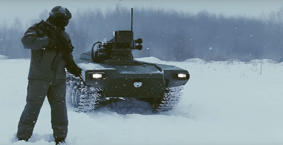  На фото из сети.боевые испытания гусеничной платформы "Маркер"