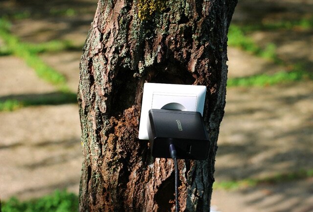  Мощное универсальное устройство,и для ноутбуков, и для смартфонов с функцией быстрой зарядки. Вместе с адаптером в комплекте также был кабель Тype-C/Lightning 1 метр в тканевой оплётке.