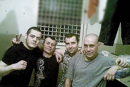 Заключенные.