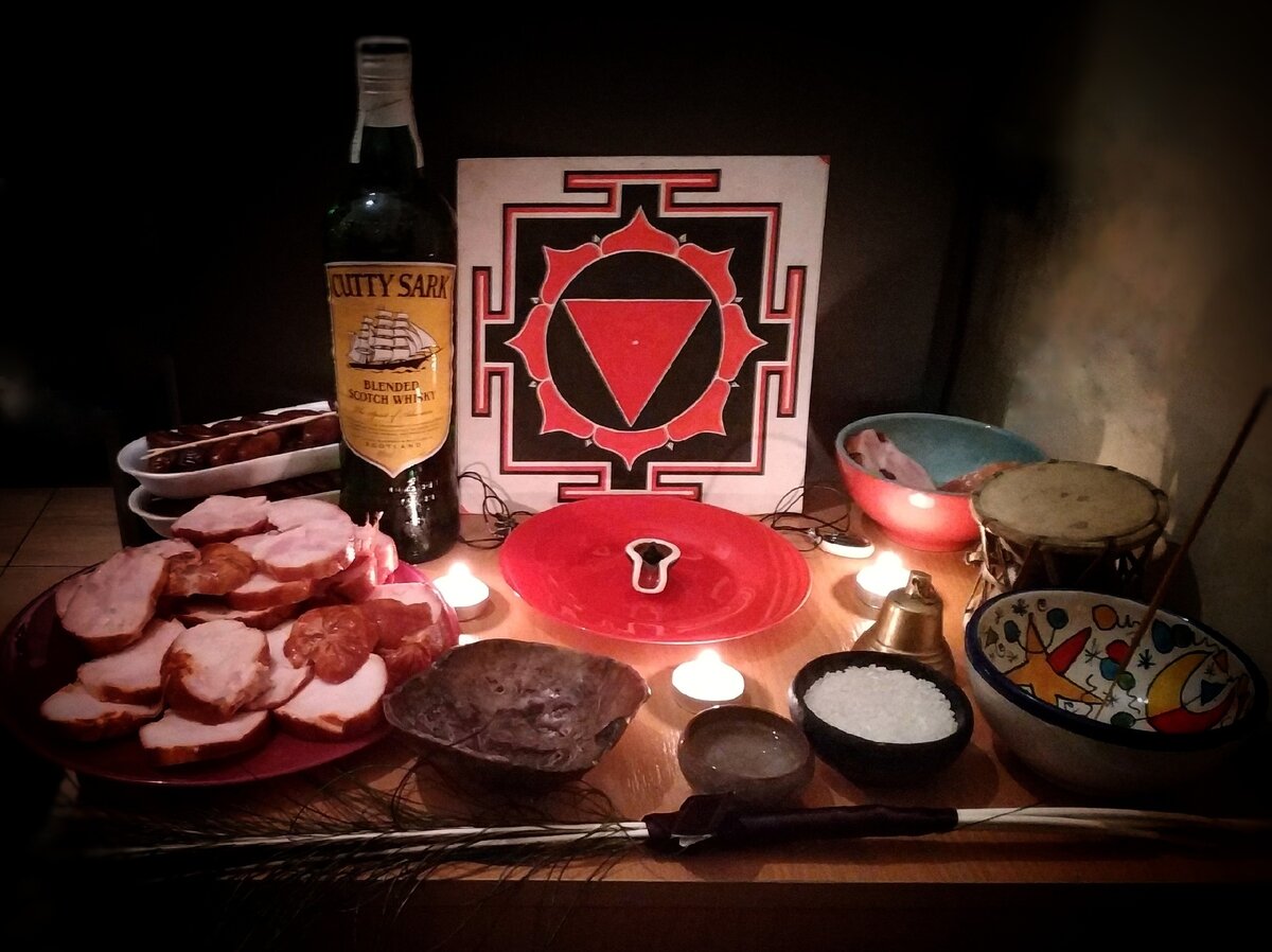 Походный алтарь колдуна абхичарина.