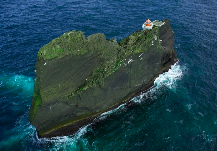 Самый маленький обитаемый остров, ставший островом одинокого маяка