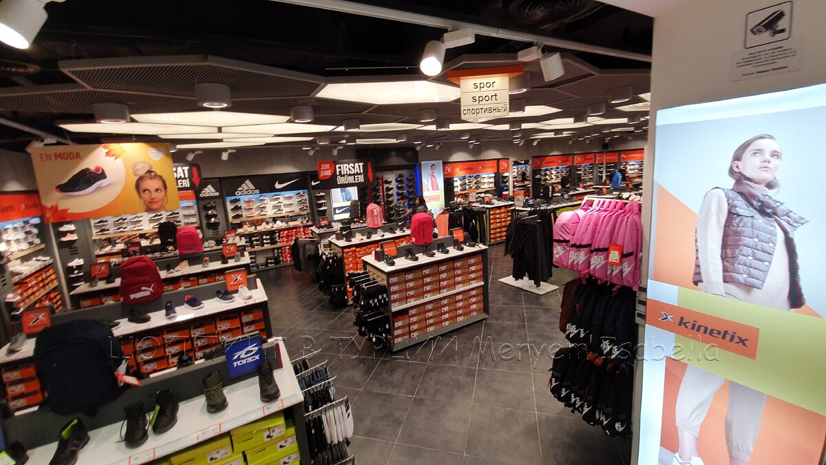 Мужской зал на -1 этаже. И ассортимент лучше и больше, чем в женском зале, статья уже есть про женскую обувь