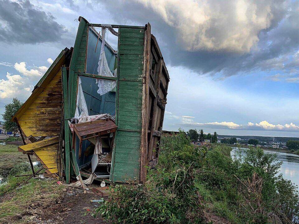 Тулун. Июль 2019 дома "лежащие" на федеральной дороге