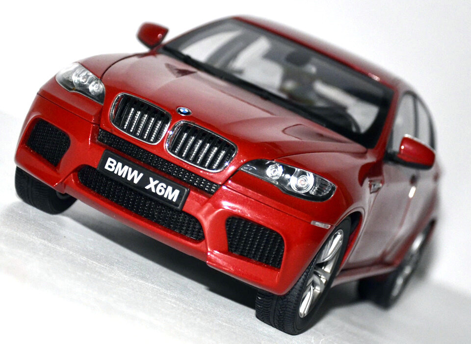 Модель: BMW X6M E71 2009 1/18 от компании Kyosho #ky08762rr in Melbourne Red 