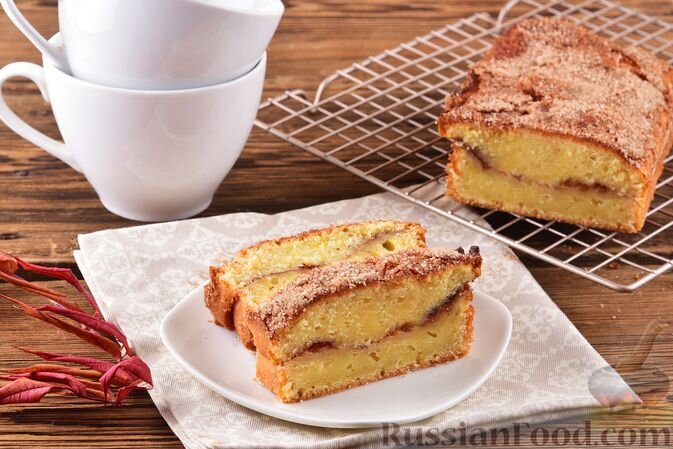 кефир, масло сливочное, яйца, сахар, масло растительное, мука пшеничная, разрыхлитель, соль, мускатный орех, ванилин, сахар, корица молотая