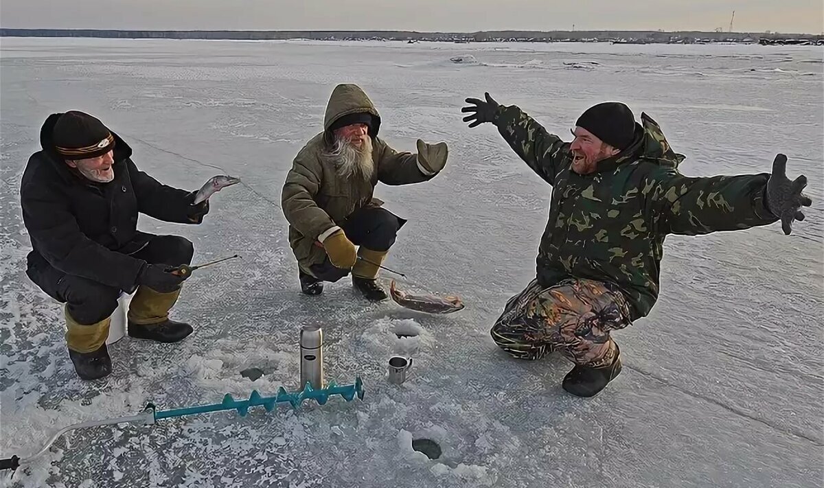 Позвали меня мужики на зимнюю рыбалку. Я хоть и не фанат, но мужская дружба превыше всего. Первая мысль - а как лёд будет тонкий? А вторая - что есть - то будем на морозе?