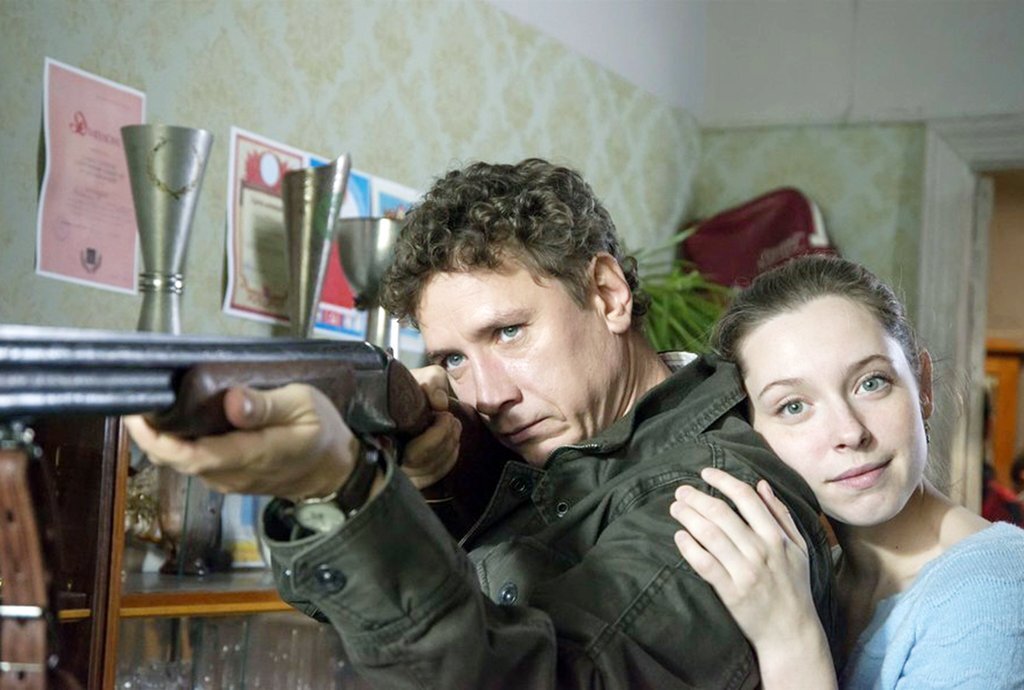 Главную роль в сериале "Ненастье" исполнил Александр Яценко