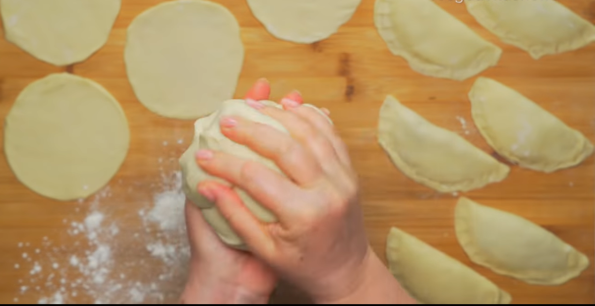 Мои первые чебуреки с творожного теста были похожи на вареники