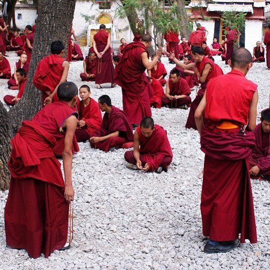 Буддийские монахи одежда