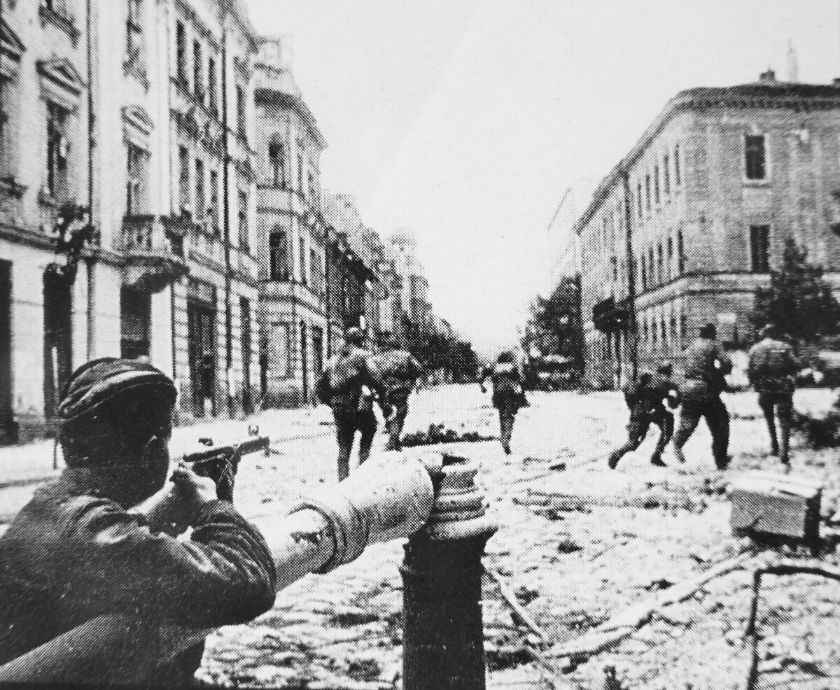Освобождение города фото. Освобождение Львова 1944. Освобождение Львова 1944 фото. Город Львов 1944. Освобождение Львова 1943.