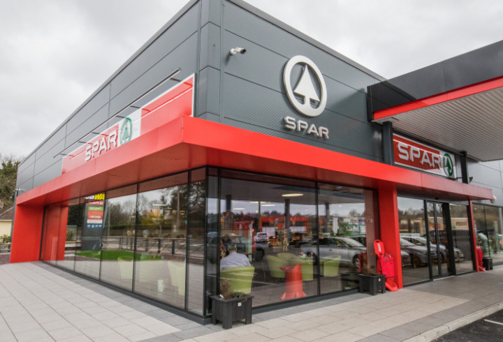 Владелец сети магазинов "Spar" и "Семья" получил иски на 8 миллиардов рублей