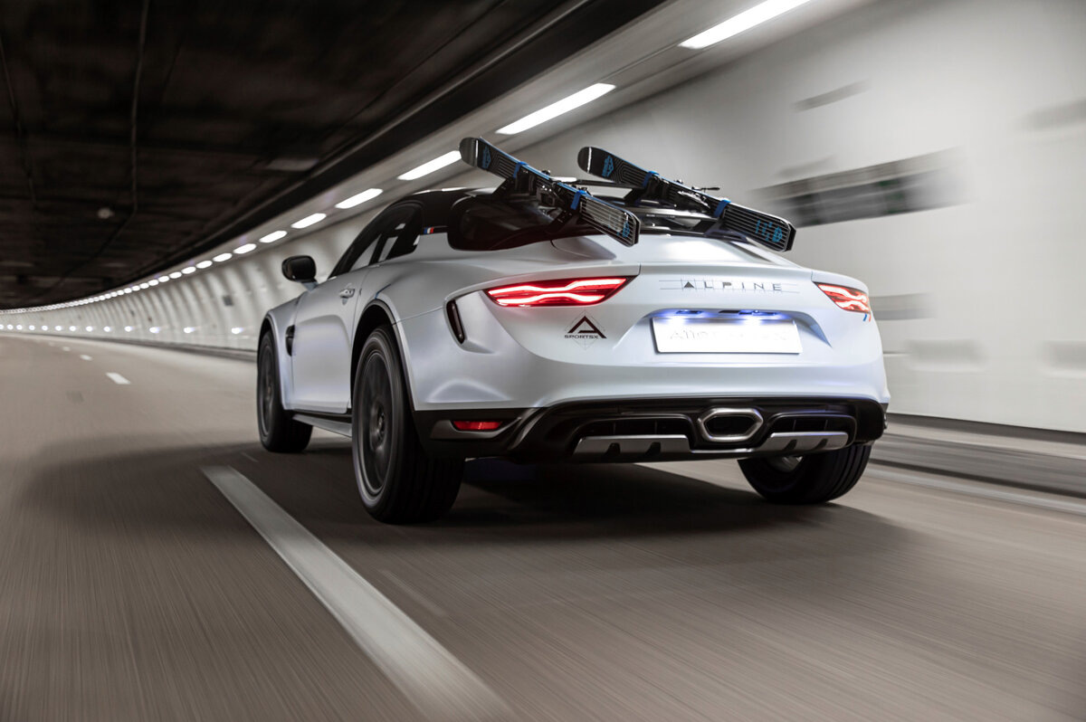 Если у обычного Alpine A110 дорожный просвет составляет 126 мм, то на Sports X должно быть около 186 мм.