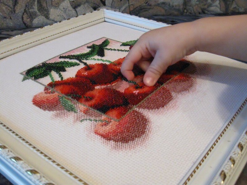 Отсюда  https://cafebijoux.ru/assortment/vyishivka-biserom-sovetyi/