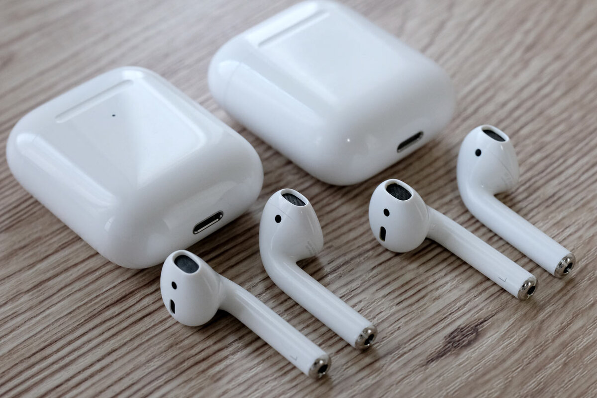 Аир подс 2 наушники. Apple AIRPODS 2.1. Айрподс 2 наушники. Apple AIRPODS 1. Эппл аирподс 1 поколения.