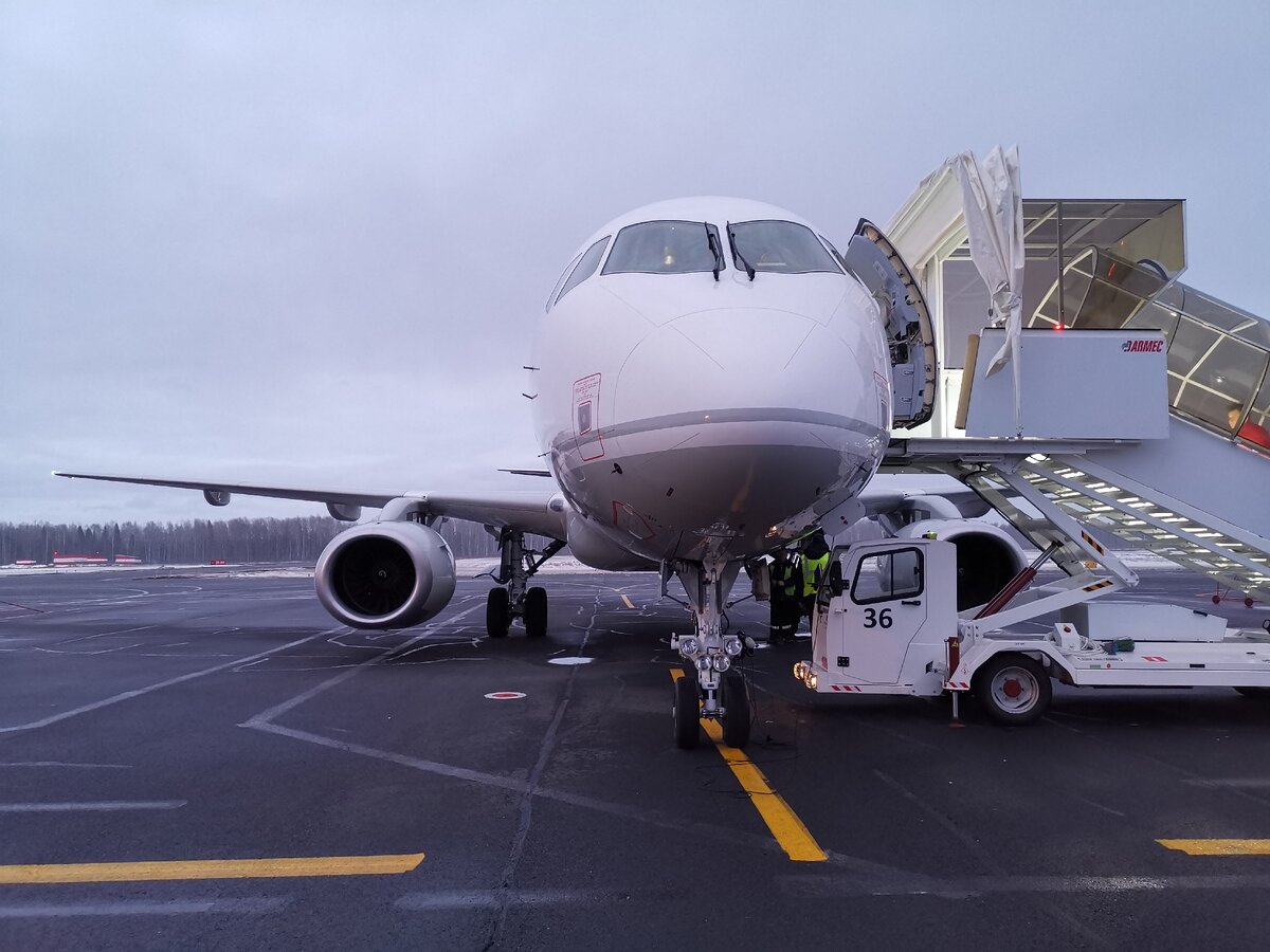 Sukhoi RRJ 95 В 100 анфас.