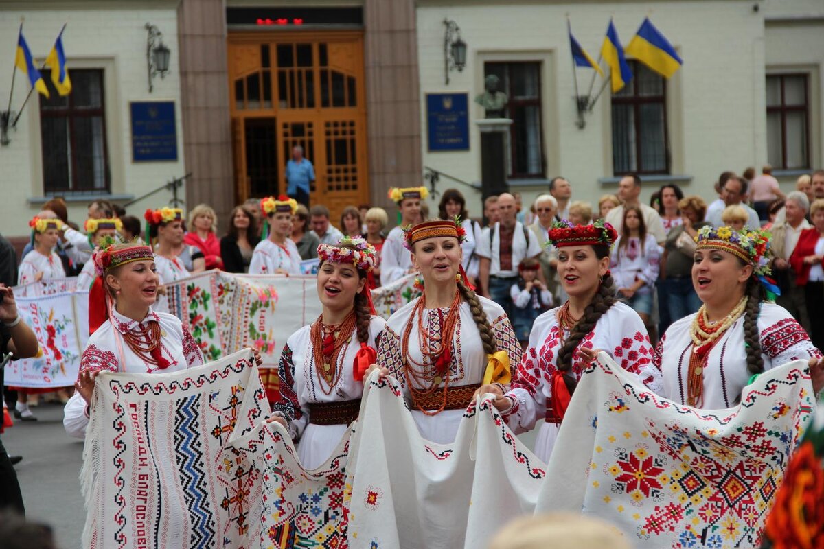 Праздник вышиванки в Украине