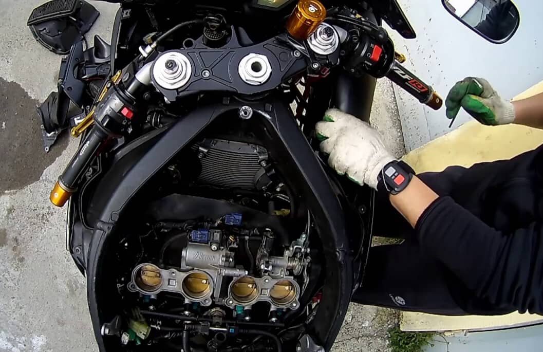 ЗАМЕНА СВЕЧЕЙ ЗАЖИГАНИЯ НА МОТОЦИКЛЕ