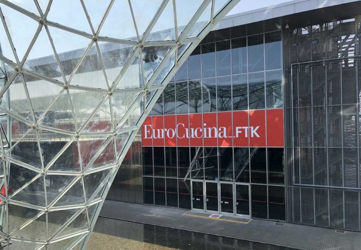 Международная выставка EuroCucina высококачественных кухонь