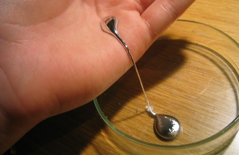  Ртуть способна находиться в состоянии растянутой жидкости