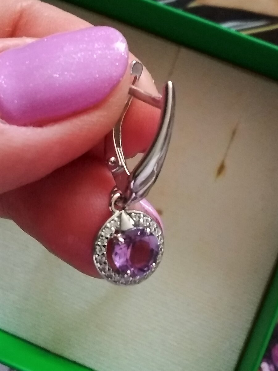 Серьги с аметистами и фианитами.