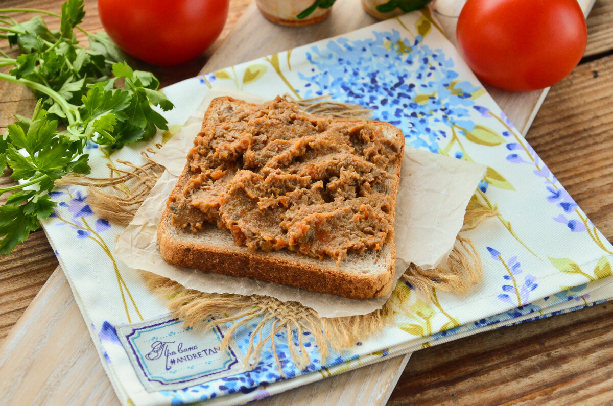 Рецепты вкусных паштетов с фото. Паштет из куриных сердечек. Паштет из субпродуктов. Куриные сердечки паштет. Паштет из куриных сердечков.