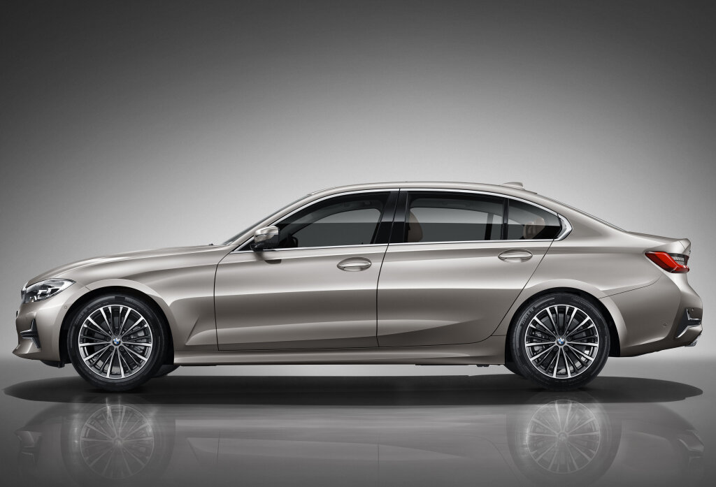 Видно, насколько большая задняя дверь BMW 325Li Luxury Line. Фото - autowp.ru 