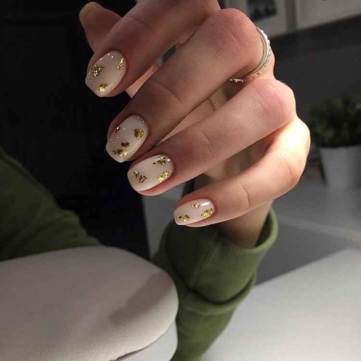 в 2020 году приветствуются коротенькие спокойные ноготочки 